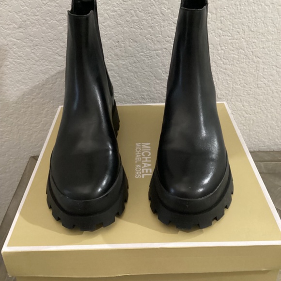 MICHAEL MICHAEL KORS Women's Rowan Pull-On Ankle Chelsea Booties, size 10 - Picture 7 of 14